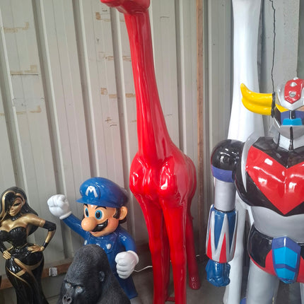 DESTOCKAGE - Sculpture Girafe XXL en Résine 210 cm Rouge – Statues Design