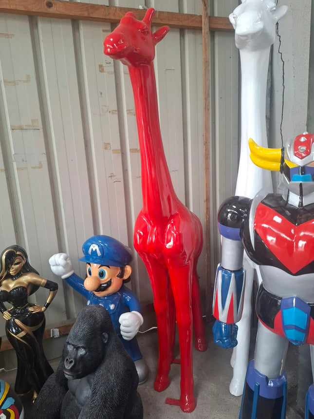 DESTOCKAGE - Sculpture Girafe XXL en Résine 210 cm Rouge – Statues Design